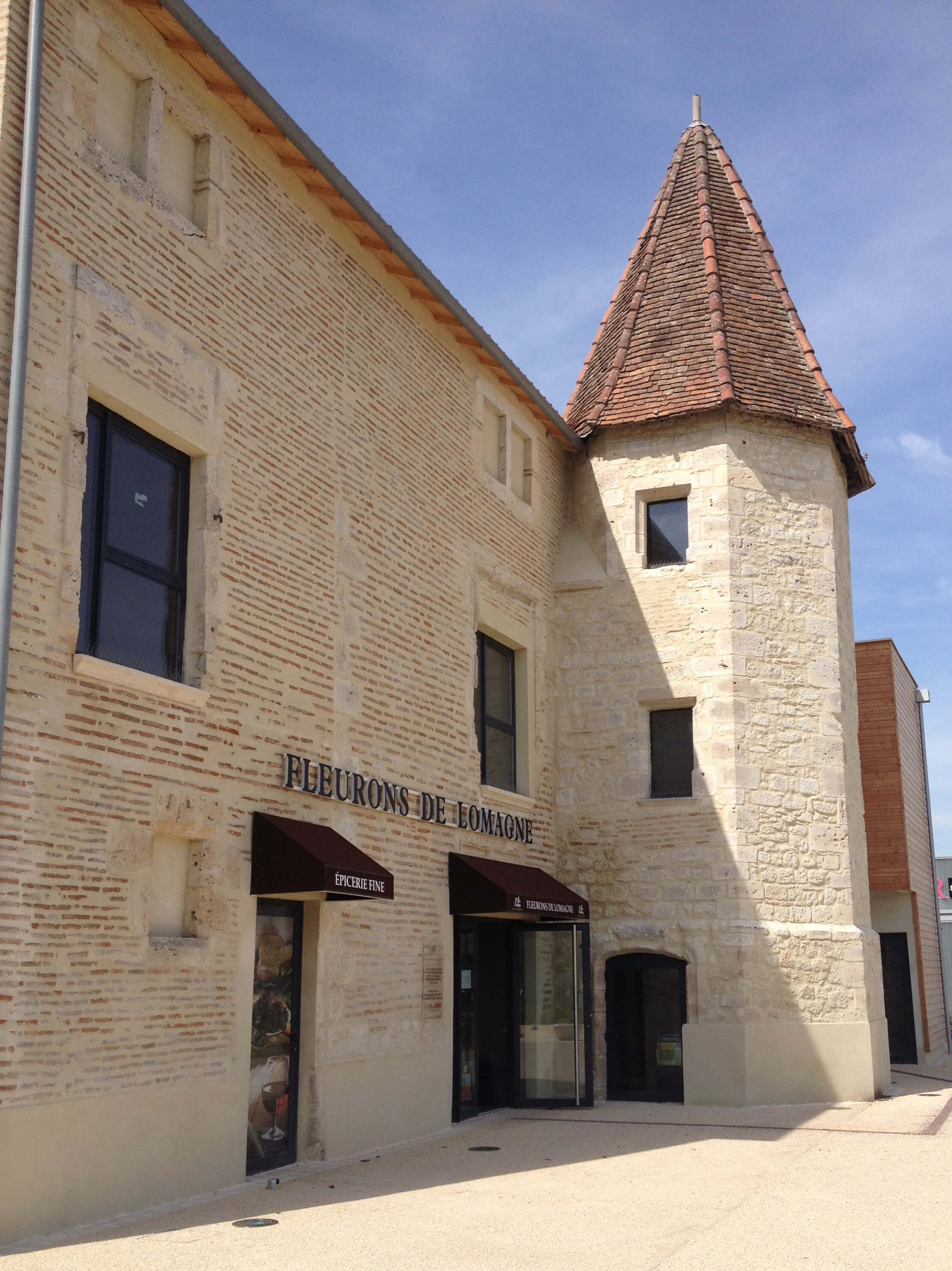 Vue extérieure de la boutique d'Agen-Boé