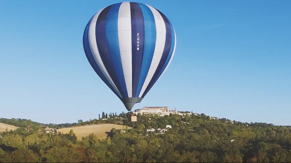 Loisirs Gers, montgolfière au-dessus de Lectoure et de la Lomagne