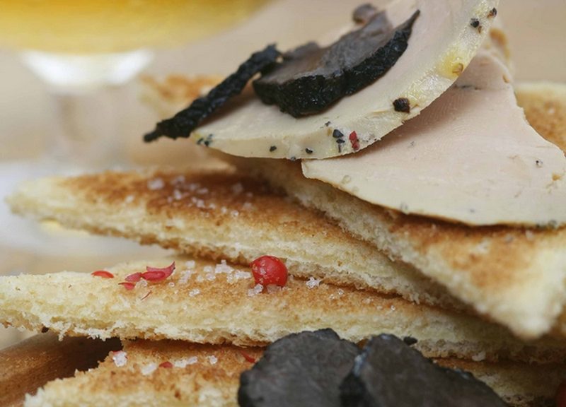 Tous au restaurant dans le Sud-Ouest, Toast foie gras, truffes et Armagnac