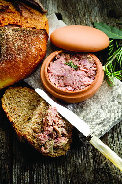 Terrine gourmande aux poivrons, olives et piment 